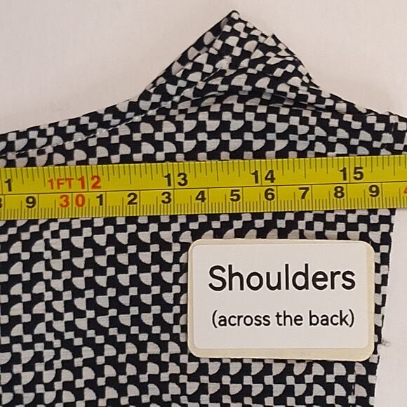 Coldwater Creek Women's sz L/14 Sleeveless Drape Neck Black & White Rushed Top - Picture 12 of 16